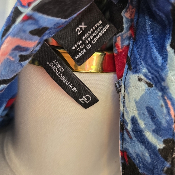 New Directions Curvy | 2X | Abstract Floral 3/4 Sleeve Blouse - Picture 6 of 6